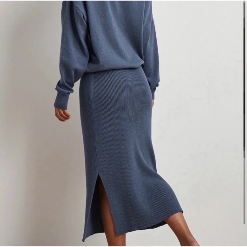 NU-IN Blue Ribbed Midi Skirt XS
